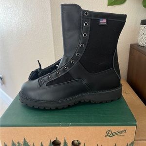 *NEW IN BOX* Danner Acadia Men’s boots